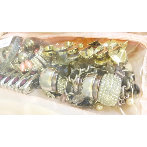 751 - Assorted costume jewellery, bracelets, pendants and chains, necklaces and bangles