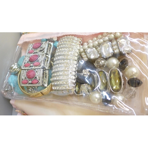 751 - Assorted costume jewellery, bracelets, pendants and chains, necklaces and bangles