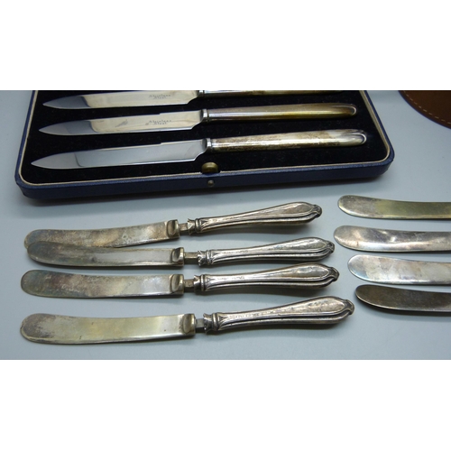 796 - A set of six silver handled knives, other assorted silver handled knives (6+2) and a collection of s... 