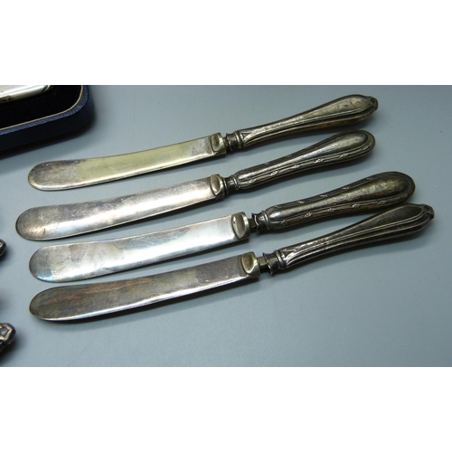 796 - A set of six silver handled knives, other assorted silver handled knives (6+2) and a collection of s... 