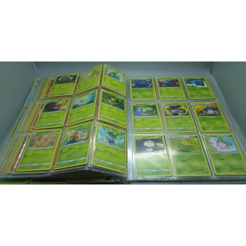 808 - A Pokemon folder with over 400 cards including holographic