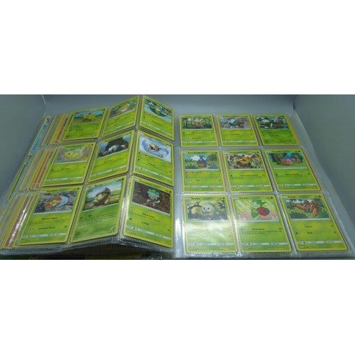 808 - A Pokemon folder with over 400 cards including holographic