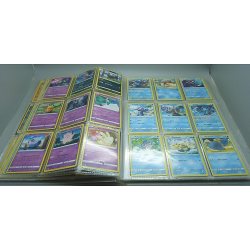 809 - A Pokemon card folder with 396 cards including holographic