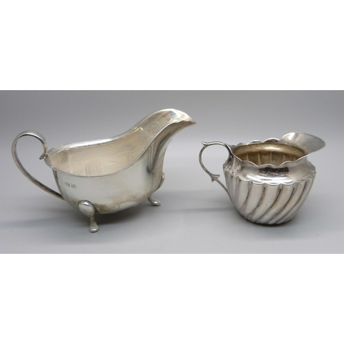 812 - A silver sauce boat and a Victorian silver cream jug, 155g