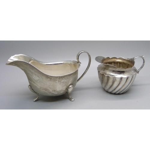 812 - A silver sauce boat and a Victorian silver cream jug, 155g