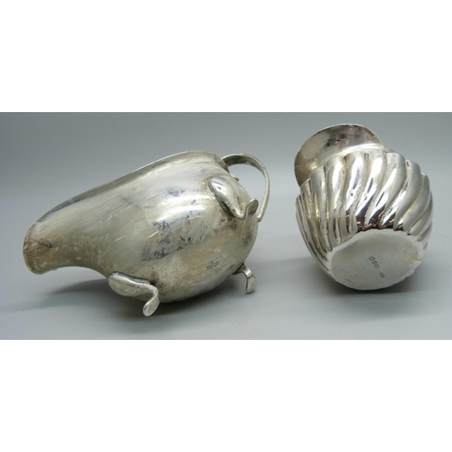 812 - A silver sauce boat and a Victorian silver cream jug, 155g