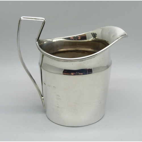 818 - A silver jug, Birmingham 1910, 95g