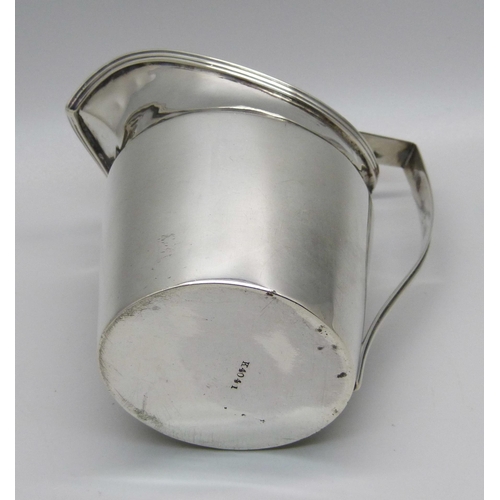 818 - A silver jug, Birmingham 1910, 95g