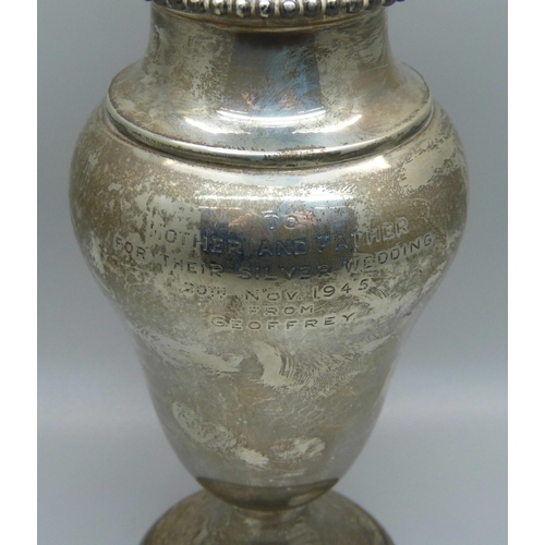 824 - A large silver shaker, with inscription dated 1945, 280g, 21cm