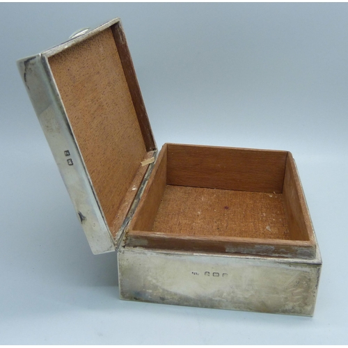 828 - A silver cigarette box, Birmingham 1949, total weight with liner 326g, 11.5cm wide