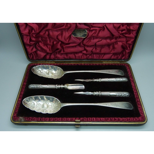 833 - A cased five piece silver set, two George III Scottish silver spoons, Edinburgh 1789 and 1792, (diff... 