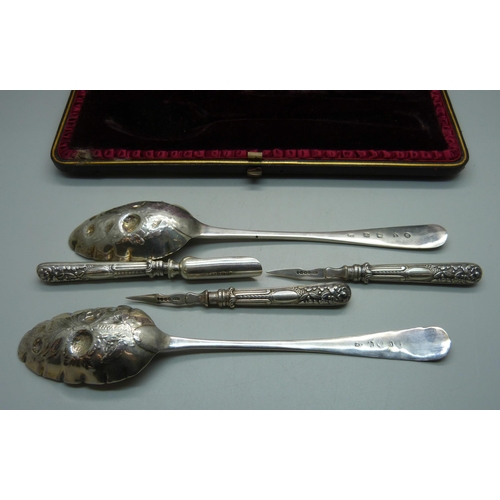 833 - A cased five piece silver set, two George III Scottish silver spoons, Edinburgh 1789 and 1792, (diff... 