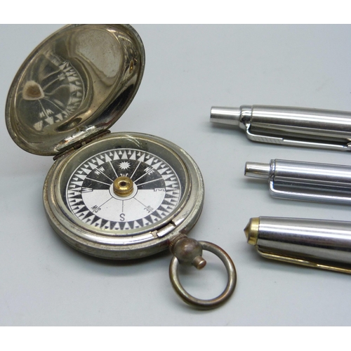 838 - A WWI military compass marked Cruchon & Emons, London, 89091, 1916, a Parker fountain pen with 14k g... 