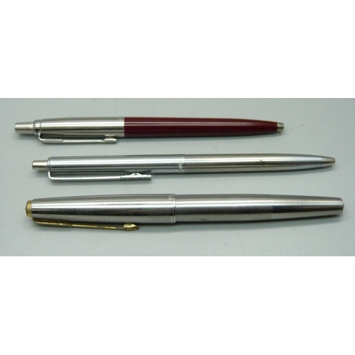 838 - A WWI military compass marked Cruchon & Emons, London, 89091, 1916, a Parker fountain pen with 14k g... 