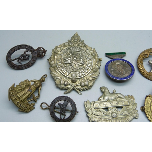 839 - Assorted cap badges including an India Parachute Regiment badge, Argyle and Sutherland, Cape Corps -... 