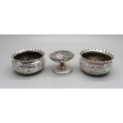 843 - A pair of Victorian silver salts and a 925 silver shell shaped footed dish, pair 48g