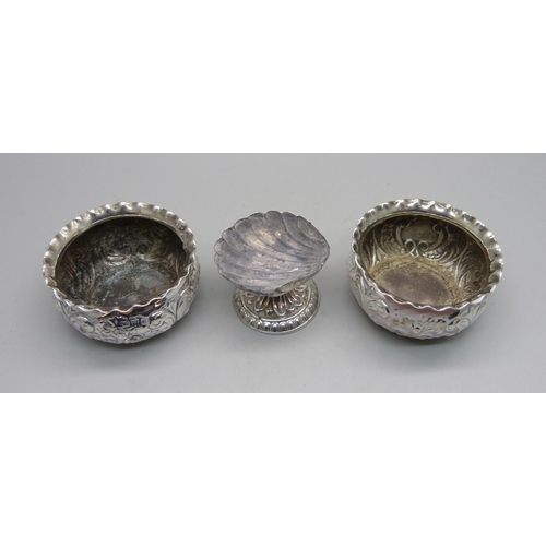 843 - A pair of Victorian silver salts and a 925 silver shell shaped footed dish, pair 48g