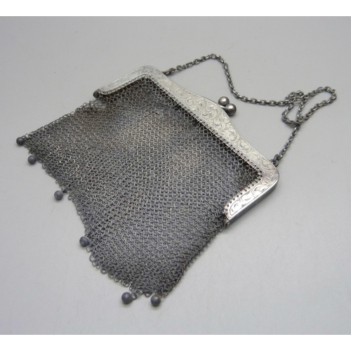 844A - A .925 silver chain evening bag, 74.1g, with import mark and inscription dated 1912