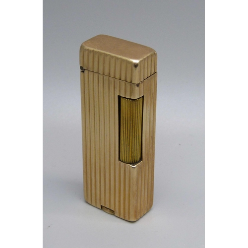 853 - A 14ct gold cased Dunhill lighter, marked 'Outer Jacket 14K Gold'