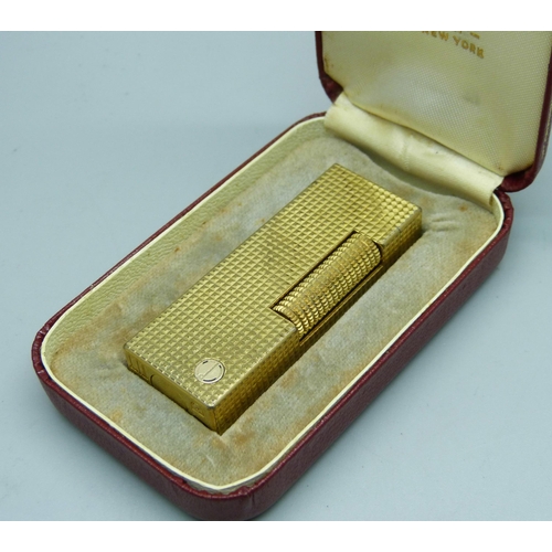 854 - A Dunhill lighter, boxed, with instructions