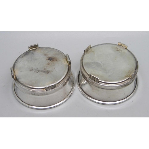 859 - A pair of Swedish 830 silver Arts and Crafts bowls/salts, 41g