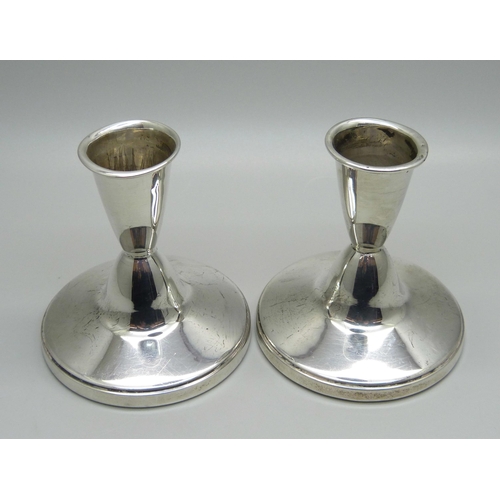 865 - A pair of small silver candlesticks, Birmingham 1985