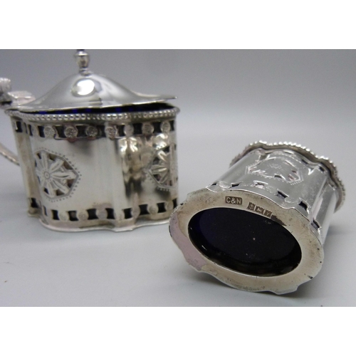 867 - A silver mustard pot with blue glass liner and a matching silver pepper pot, Birmingham 1973, 157g