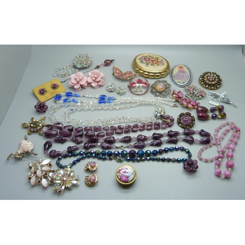 871 - A collection of costume jewellery and a compact, etc.