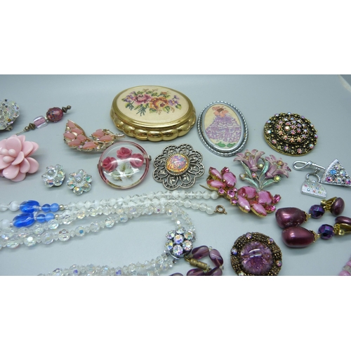 871 - A collection of costume jewellery and a compact, etc.