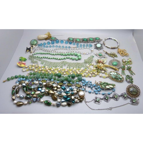 873 - A collection of costume jewellery