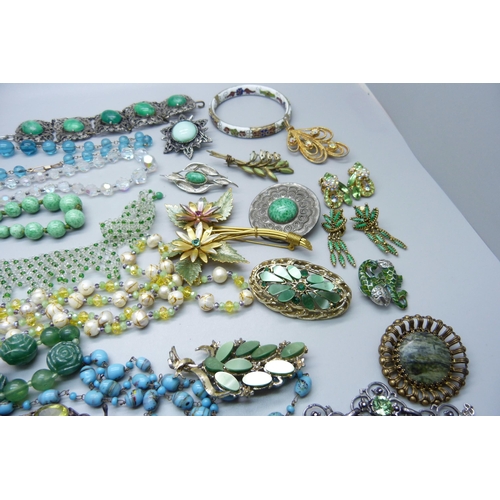 873 - A collection of costume jewellery