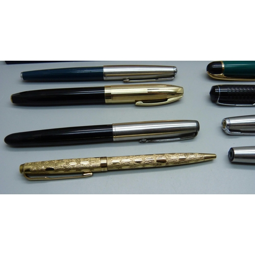 881 - A Conway Stewart Dinkie 540 set with 14ct gold nib, boxed, three Parker 51 fountain pens, all three ... 