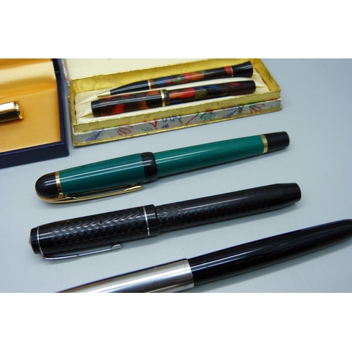 881 - A Conway Stewart Dinkie 540 set with 14ct gold nib, boxed, three Parker 51 fountain pens, all three ... 