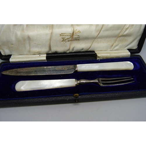 884 - A silver and mother of pearl handled knife and fork christening set, Sheffield 1912, Isaac Ellis & S... 