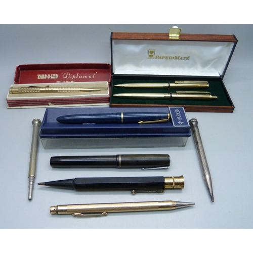 885 - A 14ct gold nibbed Parker pen, rolled-gold Yard-O-Led pencil, gold filled Eversharp pencil and other... 