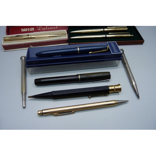 885 - A 14ct gold nibbed Parker pen, rolled-gold Yard-O-Led pencil, gold filled Eversharp pencil and other... 