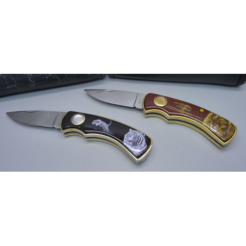 889 - Two modern Franklin Mint collectors pocket knives