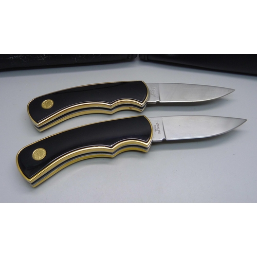 889 - Two modern Franklin Mint collectors pocket knives