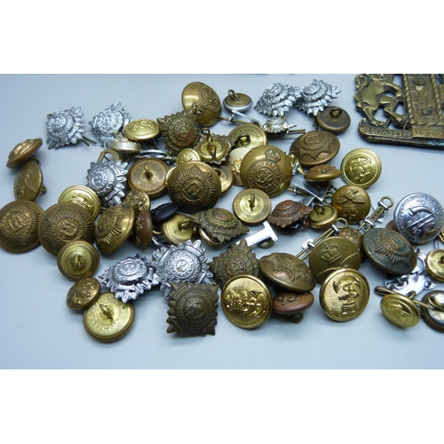 893 - Military uniform buttons, etc.