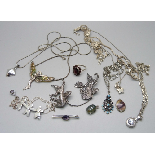 900 - Assorted silver jewellery including Blue John brooch and pendant, garnet ring, brooches, pendants, c... 