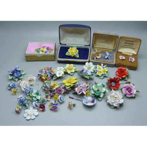 904 - A quantity of bone china floral jewellery