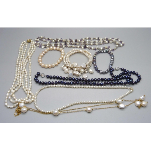 907 - Baroque and freshwater pearl necklets and bracelets