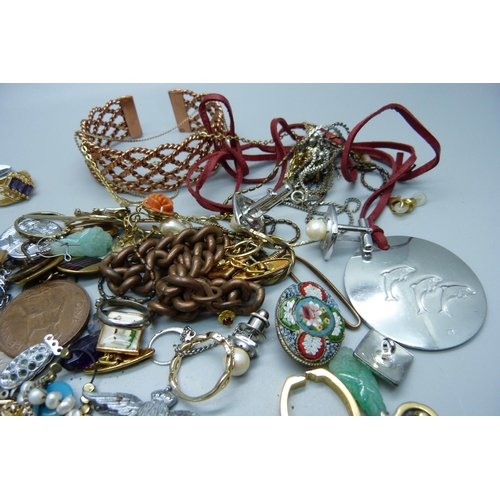 916 - A set of buttons, W. Dowler, Birmingham, rings, cufflinks, bangle and other jewellery