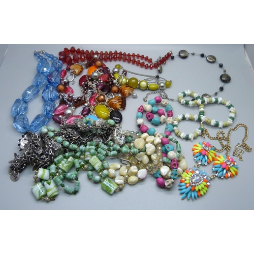 919 - A bag of coloured bead necklaces, etc.