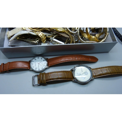 925 - A box of lady's and gentleman's wristwatches including Seiko, Accurist, Avia, etc.