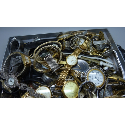 925 - A box of lady's and gentleman's wristwatches including Seiko, Accurist, Avia, etc.