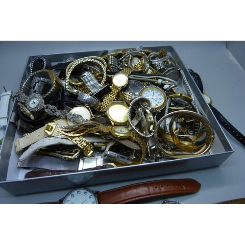 925 - A box of lady's and gentleman's wristwatches including Seiko, Accurist, Avia, etc.