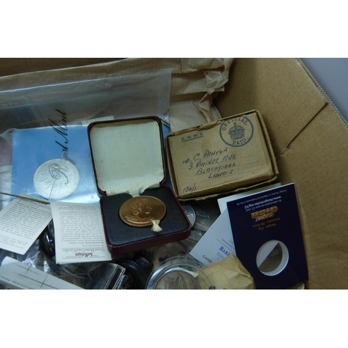 926 - Assorted coins, commemorative coins, banknotes, etc.