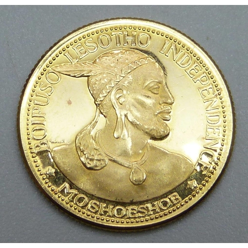 930 - A Lesotho 1966 Independence 1 Maloti gold coin, limited edition of 3500, .917 gold fineness, 3.9g