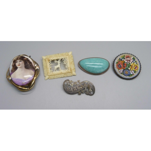 947 - Five vintage brooches, including a Victorian name brooch and an Italian micro-mosaic brooch